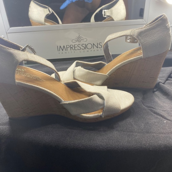 Tom Wedges - Picture 3 of 12